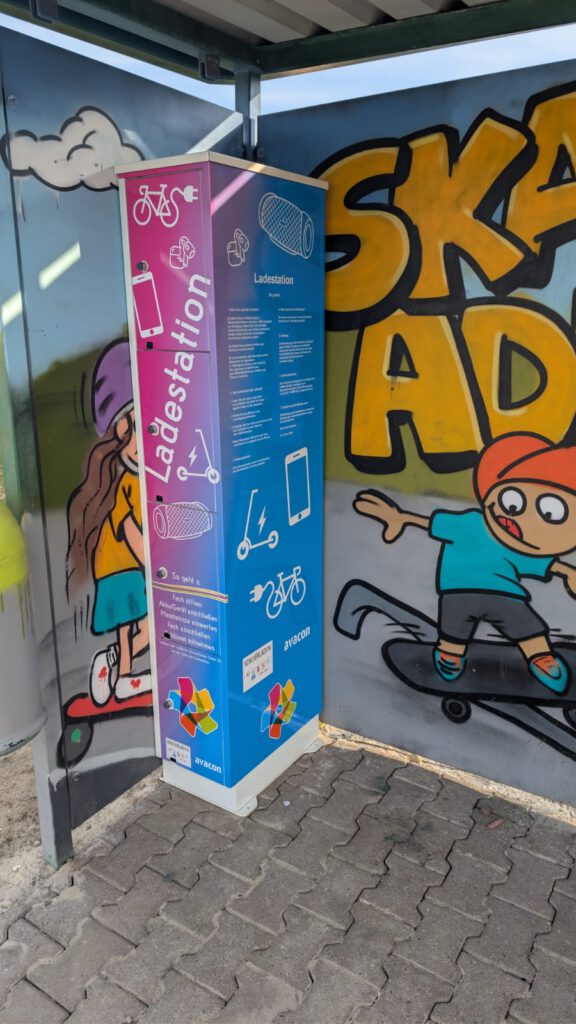 Ladestation an der Skateanlage Bild 1